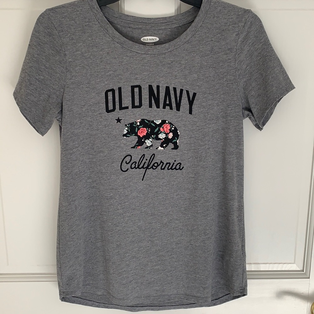 Old Navy Everywear Women’s Shirt Gray with Black Logo and Floral Bear